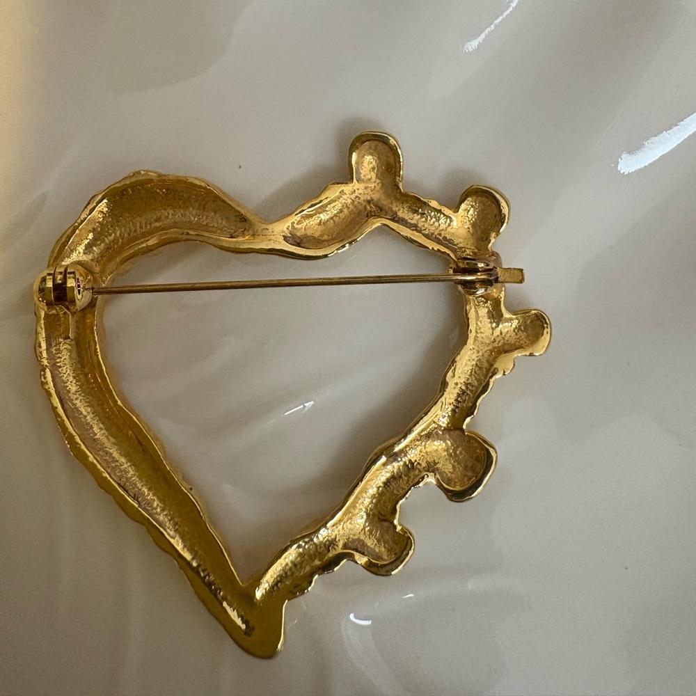 Gold Heart Brooch - Picture 3 of 3